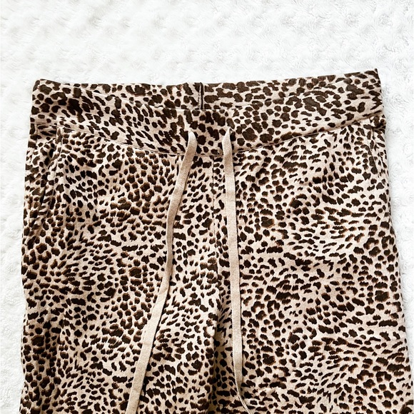 NWT- MONROW Leopard Jogger Sweatpants Cashmere Blend - Picture 5 of 12